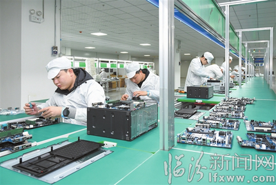 生產(chǎn)繁忙 計(jì)算機(jī)軟硬件及外圍設(shè)備制造業(yè)的機(jī)遇與挑戰(zhàn)